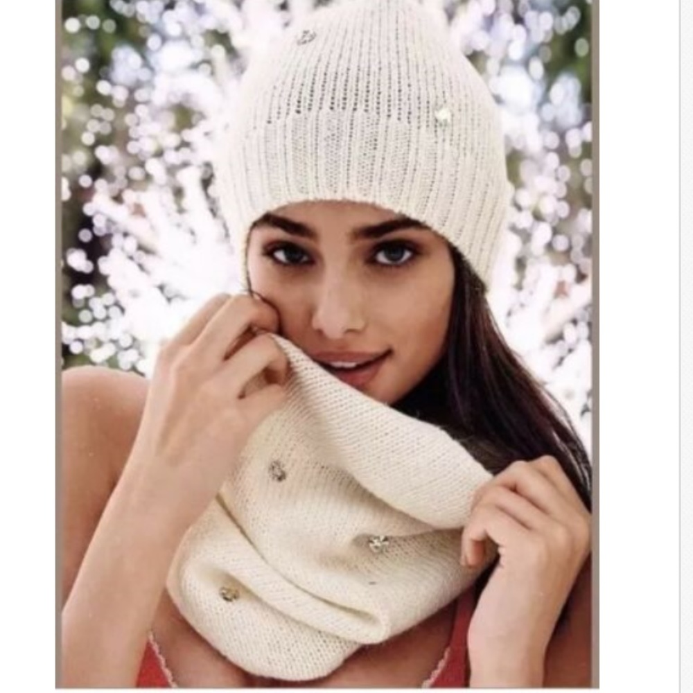 VICTORIA'S SECRET IVORY SCARF & Beanie NWT